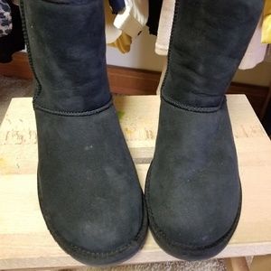 Black Ugg boots